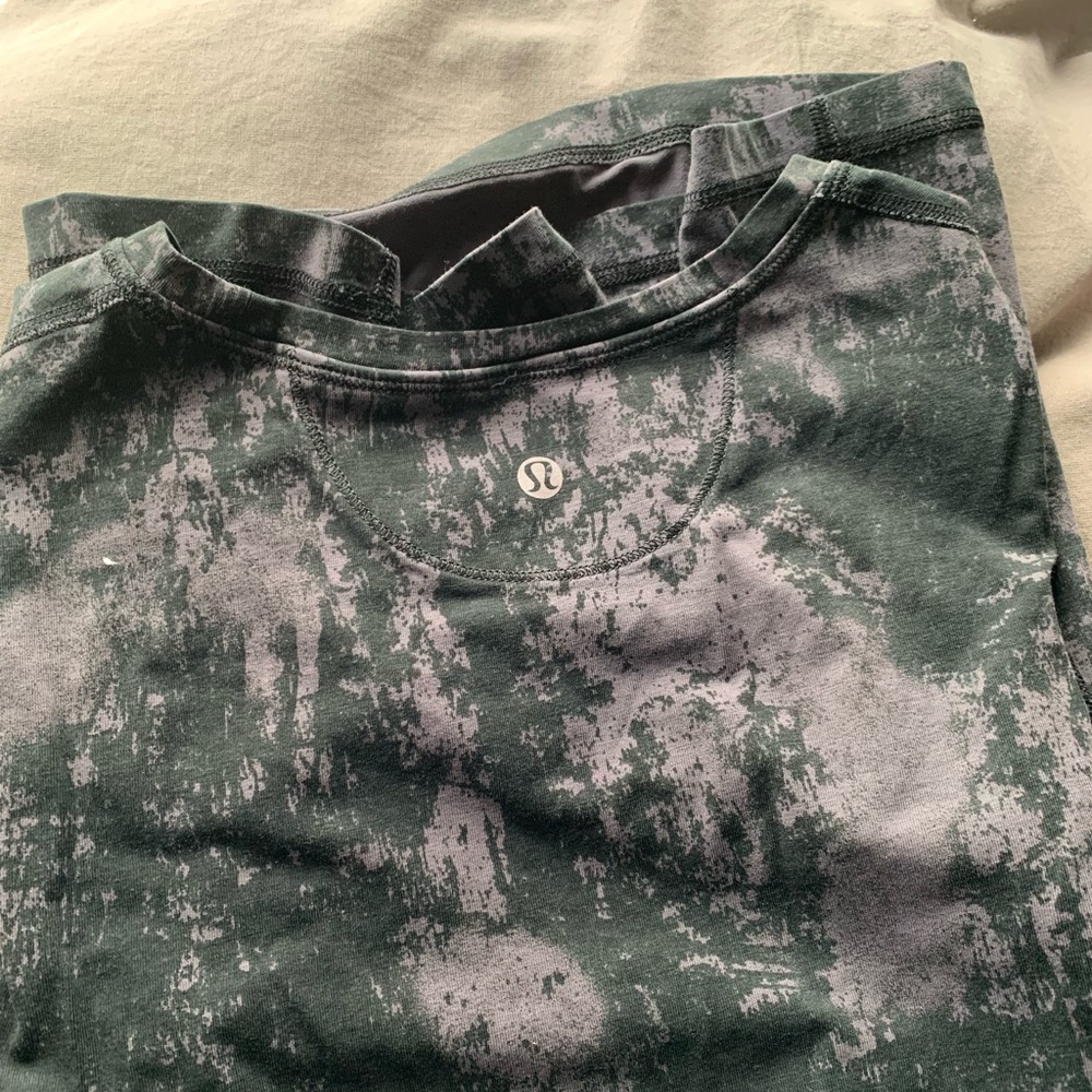 Lululemon fitted T-shirt